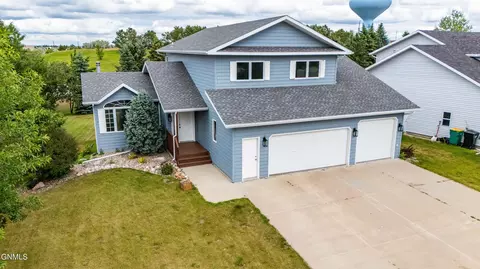 518 Huron Dr, Bismarck, ND 58503