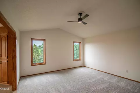 518 Huron Dr, Bismarck, ND 58503 photo 18