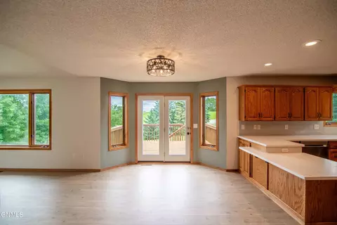518 Huron Dr, Bismarck, ND 58503 photo 10