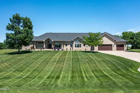 3900 Ridge Way, Bismarck, ND 58503