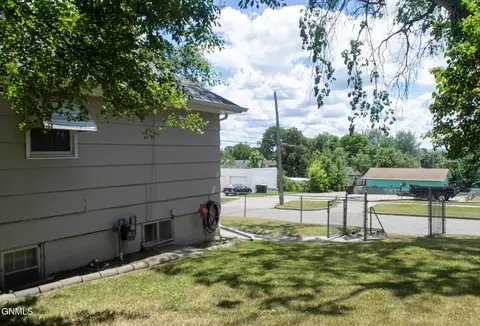 1208 Avenue B E, Bismarck, ND 58501 photo 14