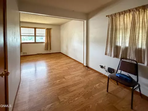 1208 Avenue B E, Bismarck, ND 58501 photo 5