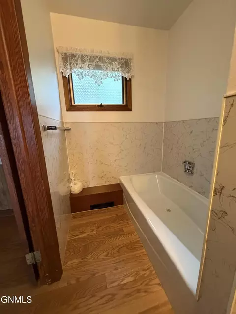 1208 Avenue B E, Bismarck, ND 58501 photo 7