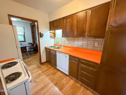 1208 Avenue B E, Bismarck, ND 58501 photo 4