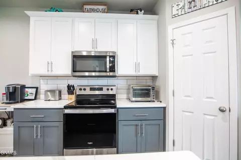 Kitchen - 4800 Cornice Loop, Bismarck, ND 58503 photo 4 of 4