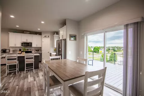 Dining - 4800 Cornice Loop, Bismarck, ND 58503 photo 2 of 3