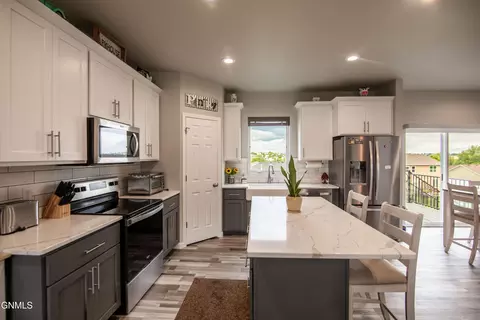 Kitchen - 4800 Cornice Loop, Bismarck, ND 58503 photo 1 of 4