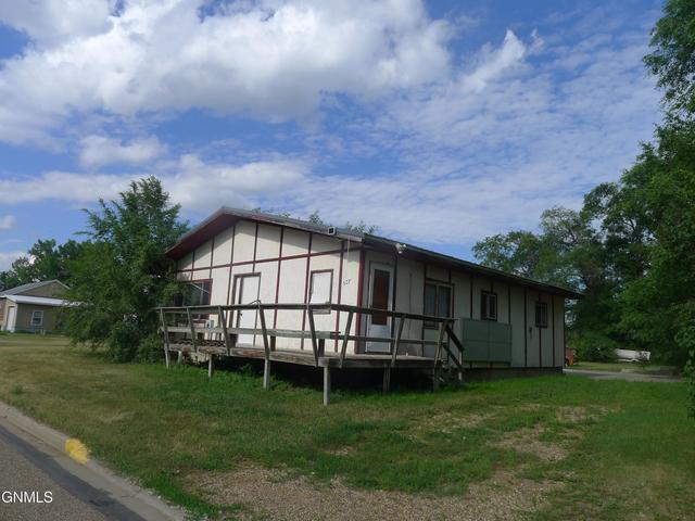 507 Lyon St, Stanton, ND 58571