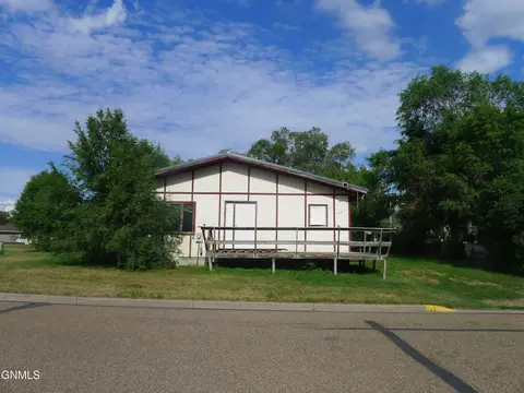 507 Lyon St, Stanton, ND 58571 photo 2