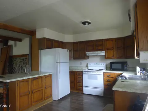 507 Lyon St, Stanton, ND 58571 photo 4