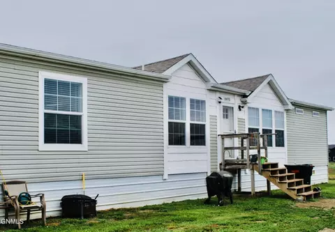 4493 Wrangler Rd, Mandan, ND 58554