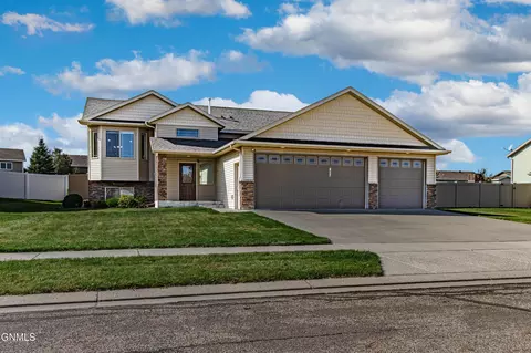 1805 Canyon Rd SW, Mandan, ND 58554