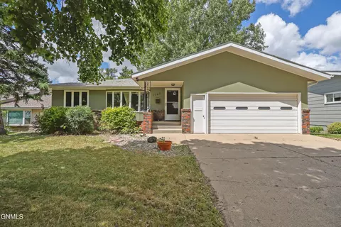 1348 N 23rd St, Bismarck, ND 58501