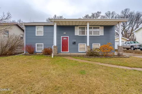 1902 Griffin St, Bismarck, ND 58501