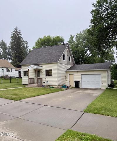 744 5th Ave NW, Valley City, ND 58072