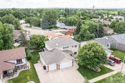 2621 Ithica Dr, Bismarck, ND 58503