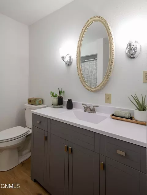 Bath - 706 29th St, Bismarck, ND 58501 photo 1 of 2