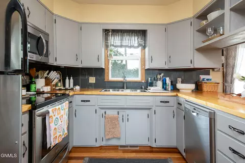 Kitchen - 706 29th St, Bismarck, ND 58501 photo 1 of 2