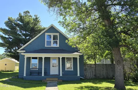 312 4th Ave NE, Jamestown, ND 58401
