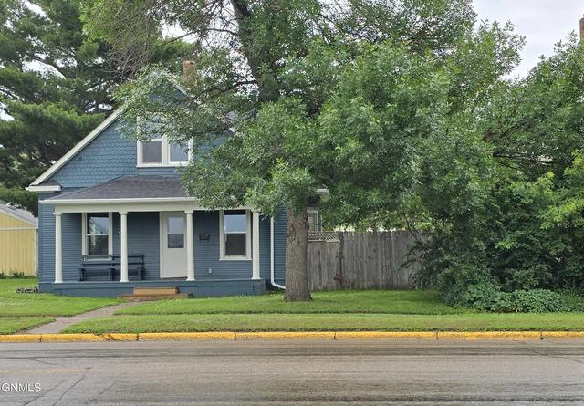 312 4th Ave NE, Jamestown, ND 58401