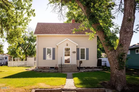 1214 4th Ave NE, Jamestown, ND 58401