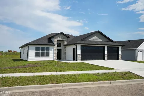 5830 Theodore Ln, Bismarck, ND 58503