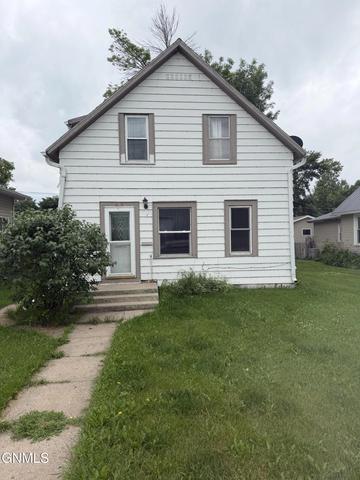 459 1st St W, Jamestown, ND 58401