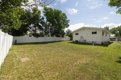 Exterior - 843 Dell Ave, Dickinson, ND 58601 photo 6 of 8