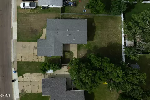 View/Area - 843 Dell Ave, Dickinson, ND 58601 photo 10 of 14