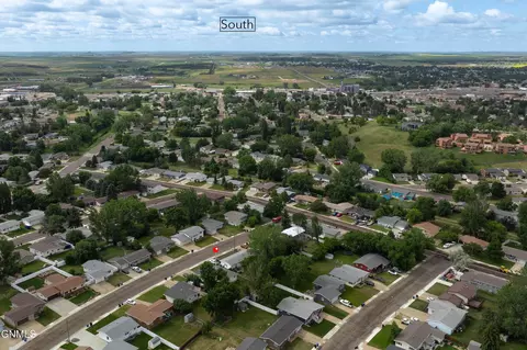 View/Area - 843 Dell Ave, Dickinson, ND 58601 photo 9 of 14