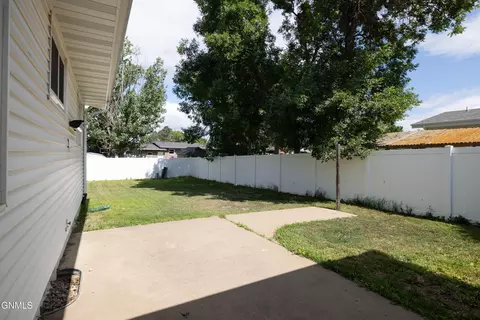 Exterior - 843 Dell Ave, Dickinson, ND 58601 photo 2 of 8