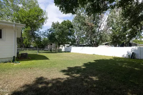 Exterior - 843 Dell Ave, Dickinson, ND 58601 photo 3 of 8