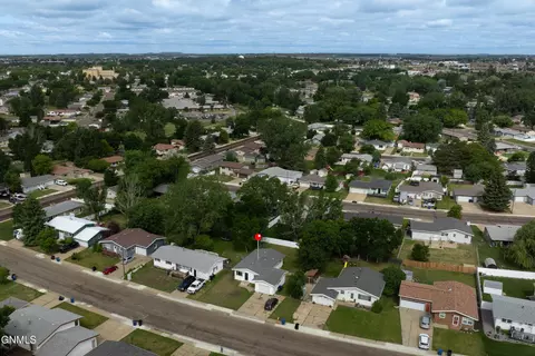 View/Area - 843 Dell Ave, Dickinson, ND 58601 photo 5 of 14