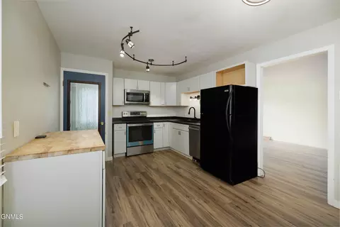 Kitchen - 843 Dell Ave, Dickinson, ND 58601 photo 1 of 4