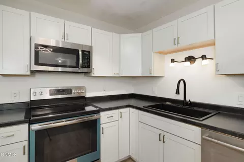 Kitchen - 843 Dell Ave, Dickinson, ND 58601 photo 4 of 4