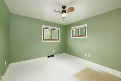Bedroom - 843 Dell Ave, Dickinson, ND 58601 photo 2 of 5