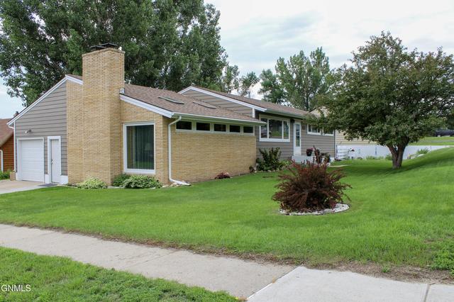 100 3rd St SW, Watford City, ND 58854