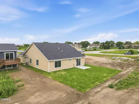 1307 23rd St E, Williston, ND 58801 photo 5