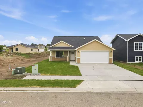 1307 23rd St E, Williston, ND 58801 photo 1