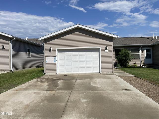 710 2nd St NE, Watford City, ND 58854