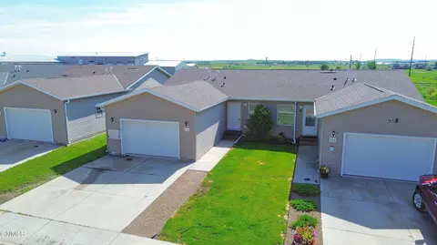 710 2nd St NE, Watford City, ND 58854