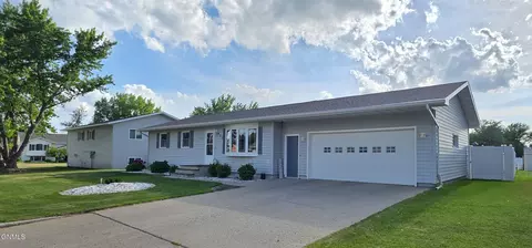923 7th Ave NW, Valley City, ND 58072