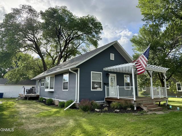 15 10th St N, Oakes, ND 58474