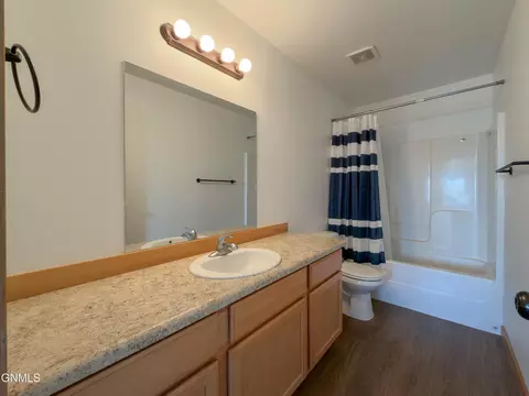 329 Adeline Dr, Stanley, ND 58784
