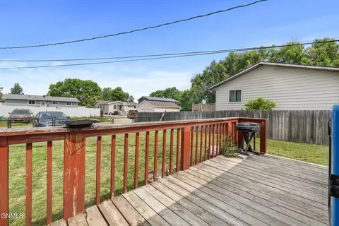 1925 8th Ave W, Williston, ND 58801 photo 4