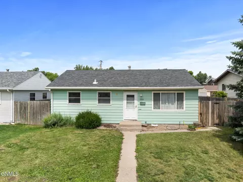 1925 8th Ave W, Williston, ND 58801 photo 1