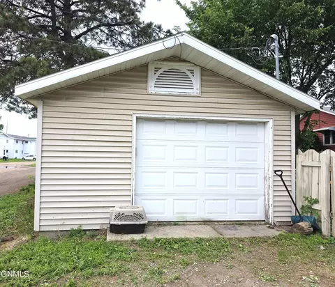 1111 Riverview Ave, Bismarck, ND 58504 photo 5