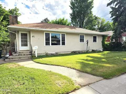 1111 Riverview Ave, Bismarck, ND 58504 photo 1