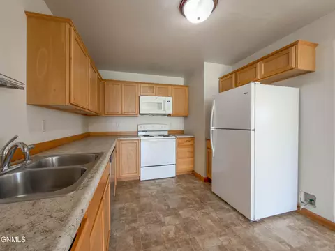 341 Adeline Dr, Stanley, ND 58784 photo 7