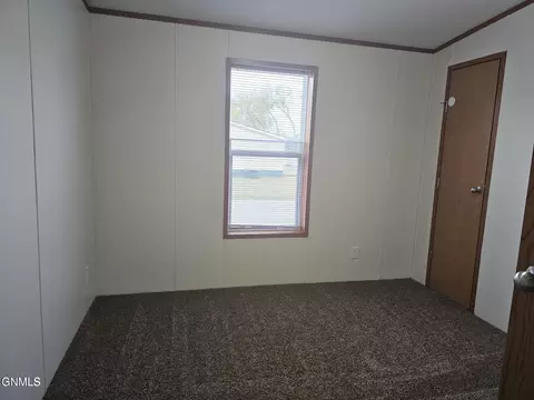 702 27th St W, Williston, ND 58801 photo 6